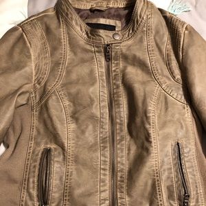 Juniors Small Signature 1 Studio